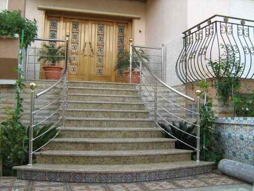 के बारे में नवीनतम कंपनी का मामला WinscoMetal Custom Stainless Steel Cable Railing Project for Residential Outdoor Staircase