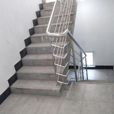उच्च गुणवत्ता ग्रेड 201 304 316 स्टेनलेस स्टील सीढ़ी रेलिंग आईनॉक्स सीढ़ी रेलिंग