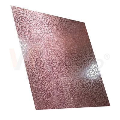 1500mmx300mm सजावटी स्टेनलेस स्टील शीट गुलाब लाल पत्थर पैटर्न नक़्क़ाशीदार समाप्त